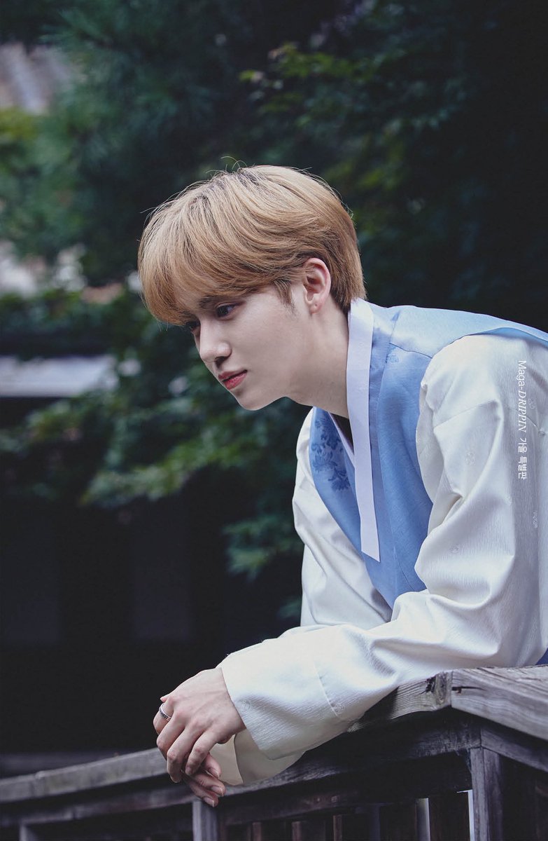 sucresnack's tweet photo. 둘 중 하나가 타임슬립해서 서로 만나줘 https://t.co/ImdtOcjxBI