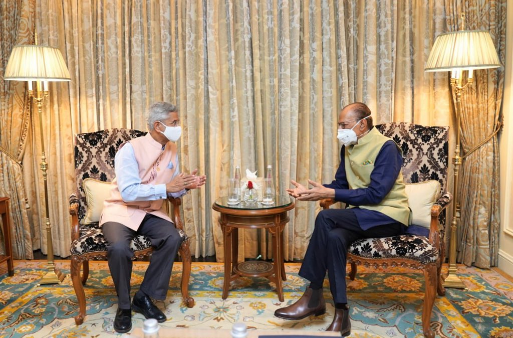 Pleased to meet former Mauritius PM Navinchandra Ramgoolam. 

Glad to see that he has recovered fully. 

Value his strong support for our exceptional relationship.
