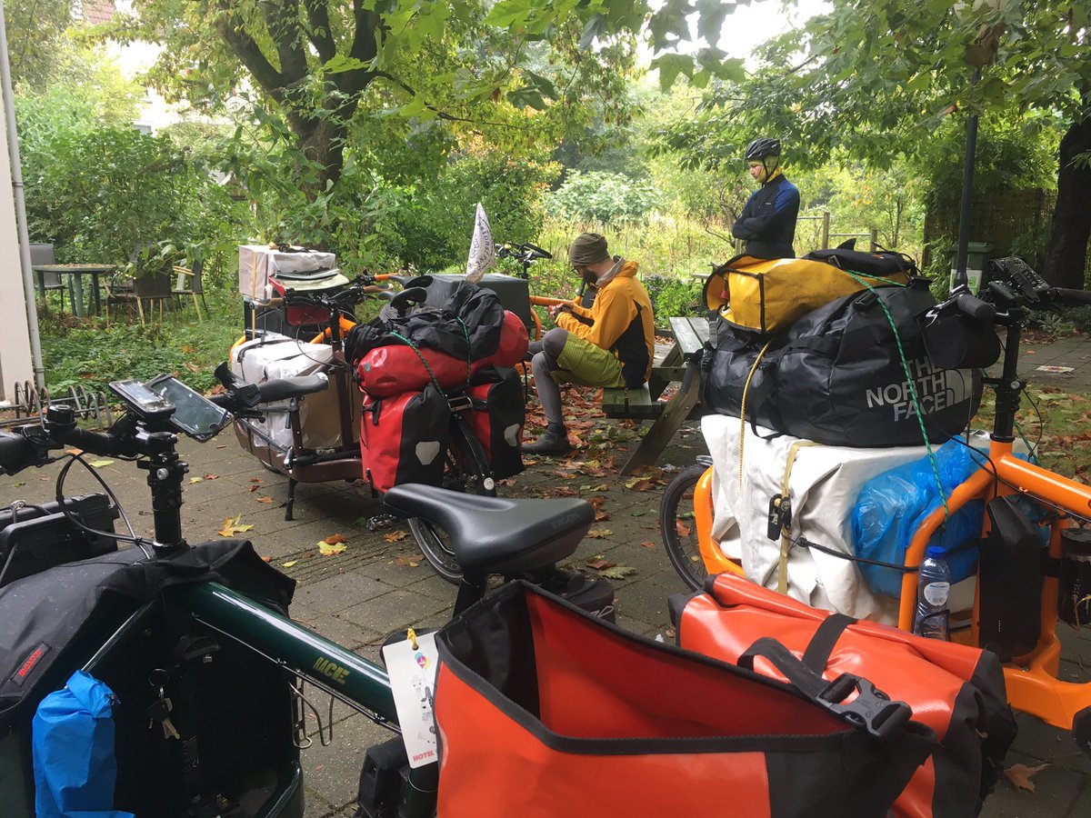 Aufstellungsversammlung in #Nijmegen. Gleich rollt die #Schokofahrt weiter nach #Mönchengladbach