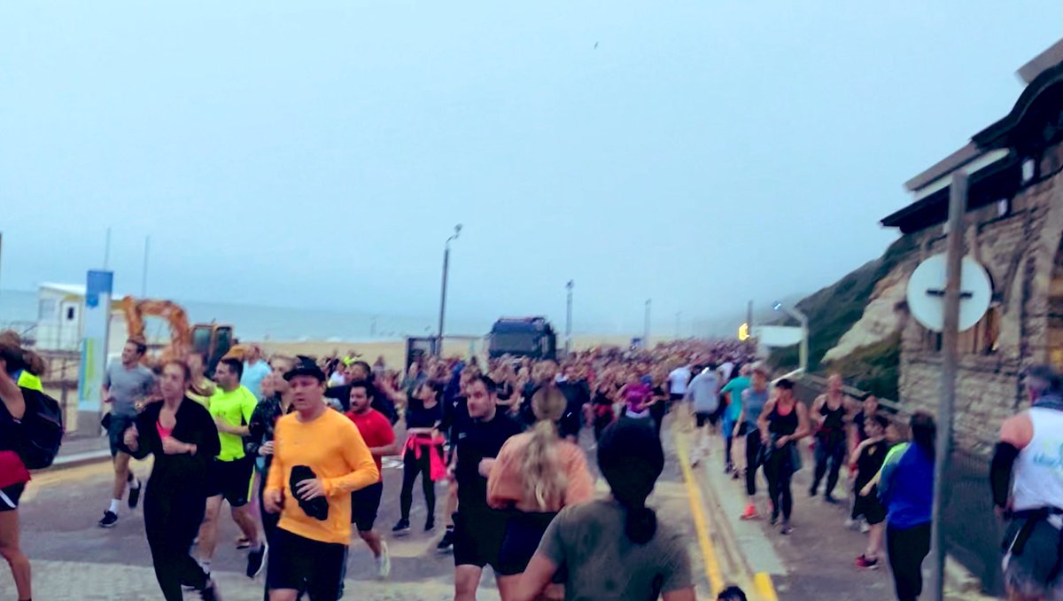 lukeprice's tweet image. Bournemouth loves you @thebodycoach! What a genuinely lovely chap. Seemed a bit surprised by over 1000 people turning out to join the legend on his morning run but made time for everyone. #runjoerun #Bournemouth #joewicks