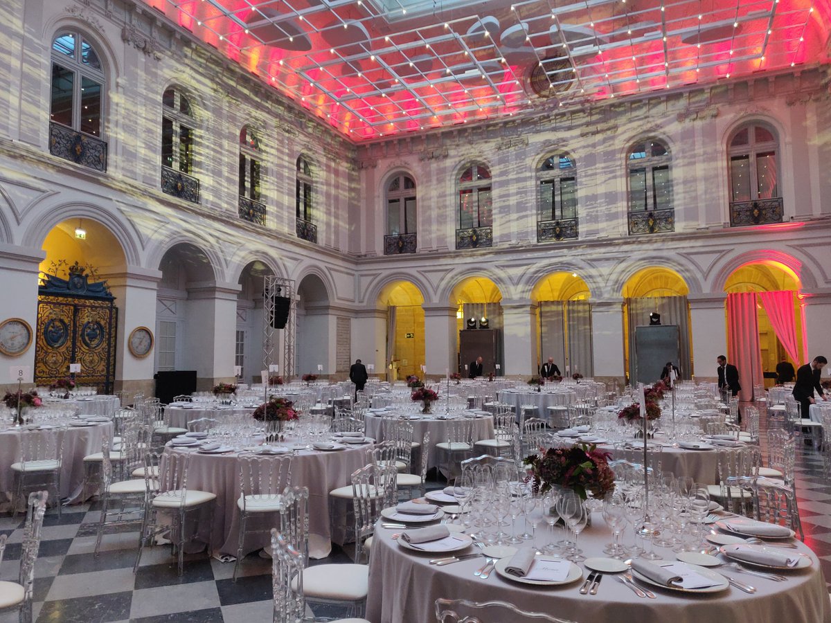 PalaisBourseBdx's tweet photo. @PalaisBourseBdx est ravi d'avoir accueilli hier l'une des Soirées du 76ème #CongrèsOEC @CSOEC
300 pers se sont réunies dans le Hall, merci à AudioMaster Even'On, @MaisonMonblanc, @Agence_Mahola, #Scopitone pour leur travail.
#ExpertsComptables #palaisdelaboursebordeaux #Bordeaux https://t.co/hJJbcB299h