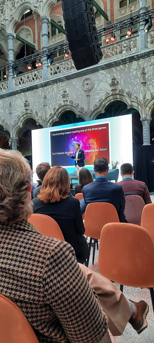 stellacollins's tweet image. @philippkristian is introducing interesting ideas about trust and purpose and value at #hrtechbe leaving to culture and leadership excellence