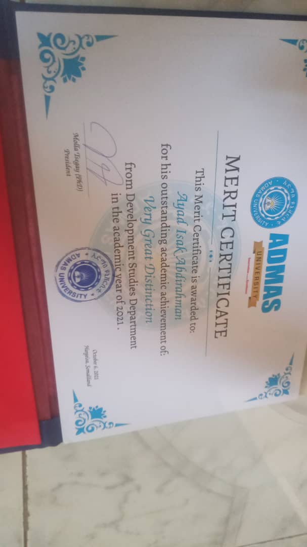 Mohamudshawul's tweet photo. Congrats to my bro Ayad Isak Abdirahman ( @Bananay001) who graduated with great distinction from Development Studies at Admas University in Hargeisa.

It was not easy feat. But, his  hardwork and perseverance finally paid off. Congrats to him.

@JamaMusse @bananay2014
#Admas2021 https://t.co/7OxW2ptJbu