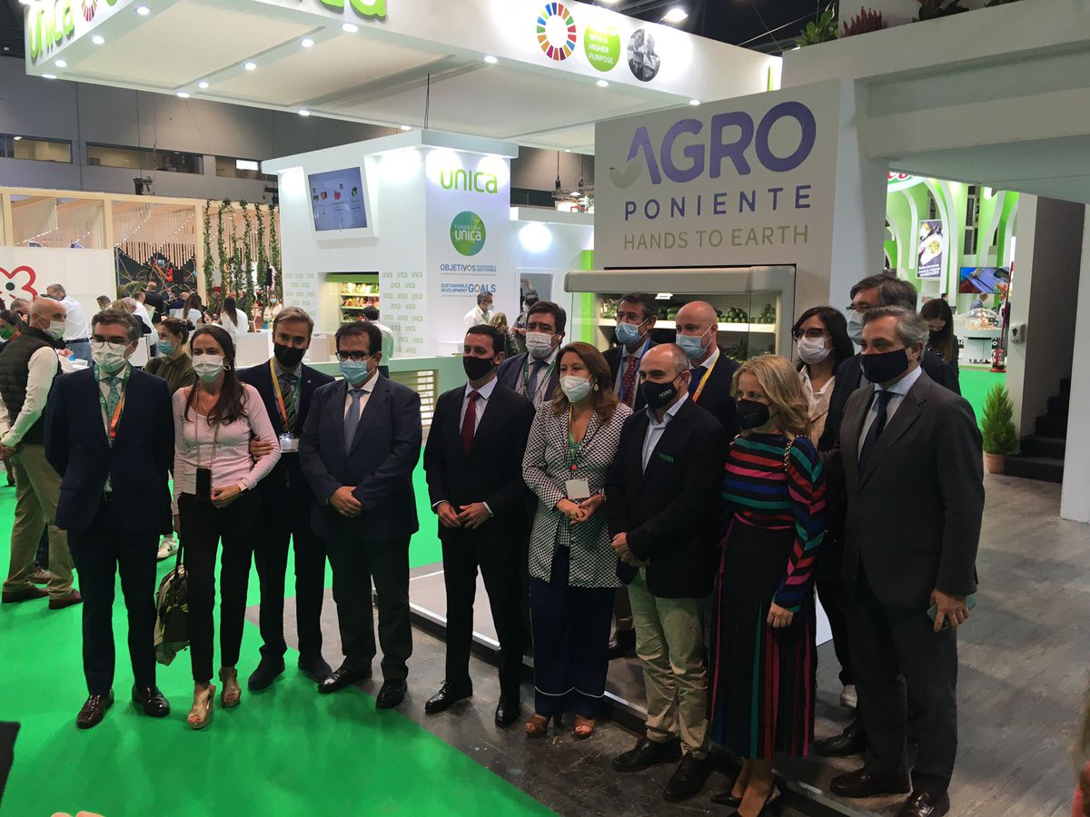 RevistaMercados's tweet photo. 🆕Aquí os dejamos algunas instantáneas de la presentación de la nueva imagen de @Agroponiente que se llevó a cabo el martes en @FruitAttraction y que tan buenos resultados les ha dado en esta feria 

¡Enhorabuena! https://t.co/XhDCkU4n12