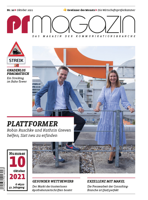 pr_magazin's tweet image. Für die neue Ausgabe haben wir @robinruschke und @kathrinlanz bei @SixtDE besucht. Wir haben das @DB_Presse-Team an einem heftigen Streiktag begleitet. Und: Ein Blick auf den Digitalisierungswettlauf der Apothekenmagazine.
👉Alle unsere Themen im Oktober: prmagazin.de/oktober-ausgab…