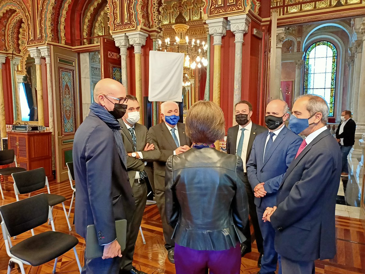 ei_sev's tweet photo. Accord de collaboration entre Eusko Ikaskuntza et les universités de la Communauté autonome du Pays Basque, du la Communauté forale de Navarre et du Pays Basque nord. Si vous souhaitez suivre l'événement en direct  https://t.co/ThxCLNVSM8 #JakintzaSarea https://t.co/ubnFM0DRxd