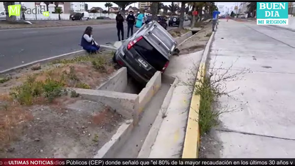 MiRadiols's tweet photo. ⭕️Accidente vehicular en Ruta 5 con El Sauce, automóvil cayó a zanja https://t.co/fwwAMtqPlD