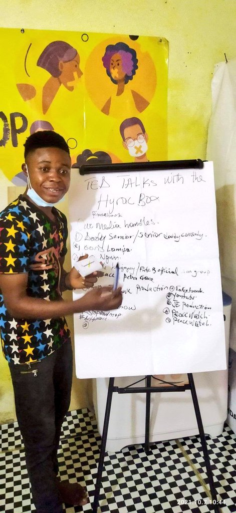 DefyhatenowWCA's tweet photo. #HyracBox Training of trainers held last week in Douala.
@JEbigwe organises a restitution session w/actors in Bonaberi, showing them innovative ways to store & access their content during events happening in remote areas w/no access 2 internet.
#Tech4Peace
#defyhatenow https://t.co/uzf5SVgiN9