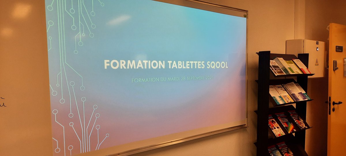 frederique_fiot's tweet photo. Formation tablettes #Sqool dans le cadre du #TNE. Des stagiaires et une formatrice motivés ! On en profite pour découvrir et essayer les robots #bluebots et les jeux #Scottiego @Easytis @Easytis_Enfance https://t.co/VMVO8hTWjk