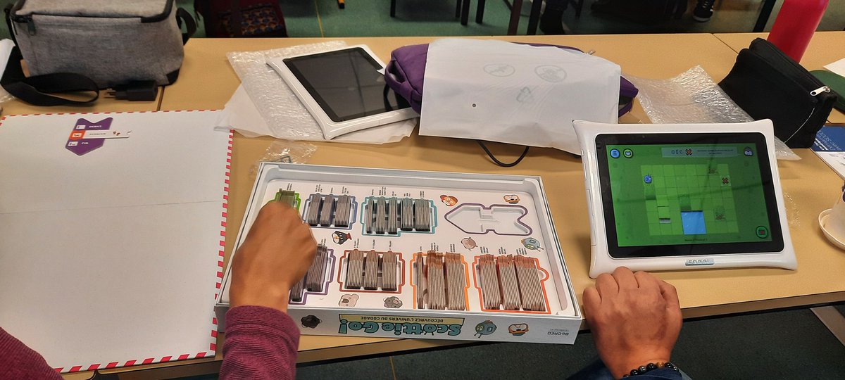 frederique_fiot's tweet photo. Formation tablettes #Sqool dans le cadre du #TNE. Des stagiaires et une formatrice motivés ! On en profite pour découvrir et essayer les robots #bluebots et les jeux #Scottiego @Easytis @Easytis_Enfance https://t.co/VMVO8hTWjk