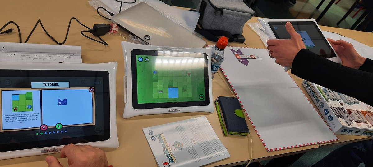 frederique_fiot's tweet photo. Formation tablettes #Sqool dans le cadre du #TNE. Des stagiaires et une formatrice motivés ! On en profite pour découvrir et essayer les robots #bluebots et les jeux #Scottiego @Easytis @Easytis_Enfance https://t.co/VMVO8hTWjk