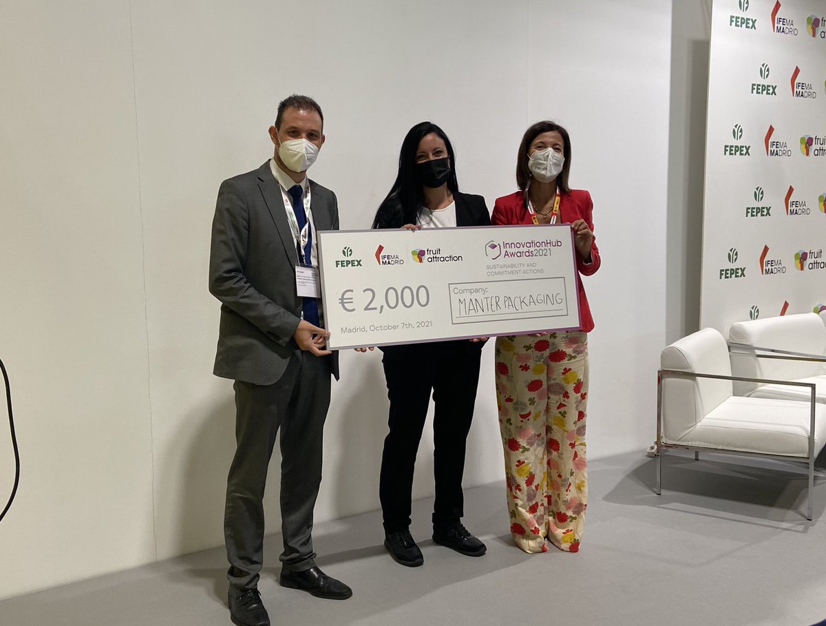 FruitAttraction's tweet photo. 🏆 #InnovationHub Awards de #FruitAttraction21.

En la nueva categoría de acción de sostenibilidad y compromiso el premio ha sido para Mater Packaging Ibérica por su maquinaria de embalaje de papel sostenible. 

👏 ¡Enhorabuena! 

🌐 @IFEMA MADRID https://t.co/1HjhMP6EiT