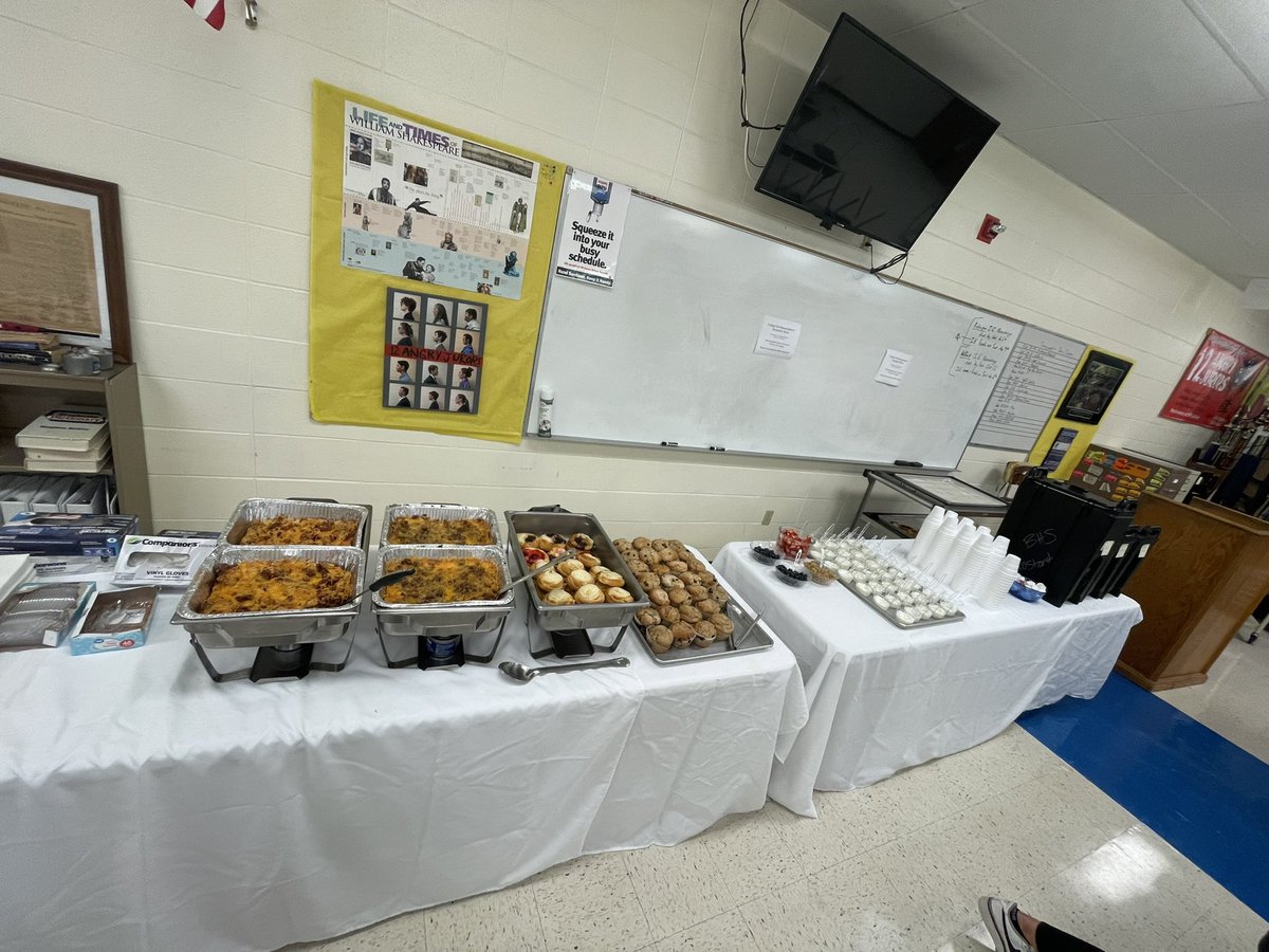 Sjohnston323's tweet photo. This morning ProStart students set up and ran the hospitality room for the college fair representatives. We had a great turn out and lots of compliments! They rocked it! #GoLiberators #BHSProStart https://t.co/gnaIa9ZpSb