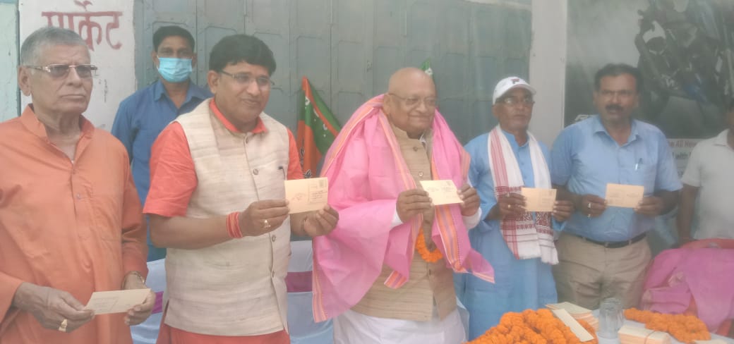Singhapbjp's tweet photo. आज @narendramodi जी के गुजरात के मुख्यमंत्री से देश के प्रधानमंत्री तक का सफल 20 वर्ष पूर्ण होने पर उन्हें पोस्टकार्ड द्वारा शुभकामनाएं भेजा !
@BJP4Bihar 
@BJPNagendraji https://t.co/9S2reIxqus