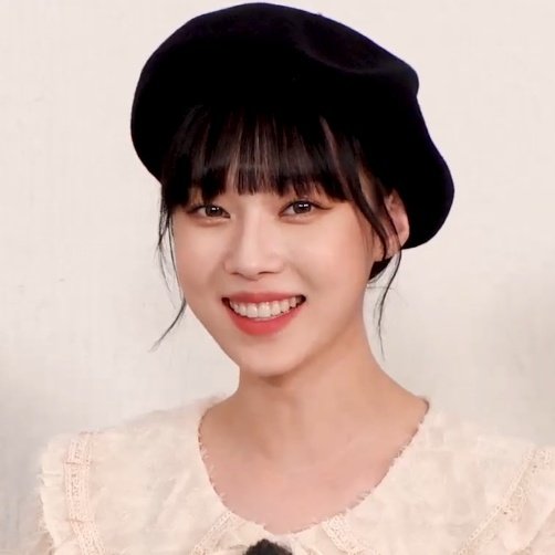 lookswinter's tweet photo. beret winter https://t.co/o6eLqTQ7Ng