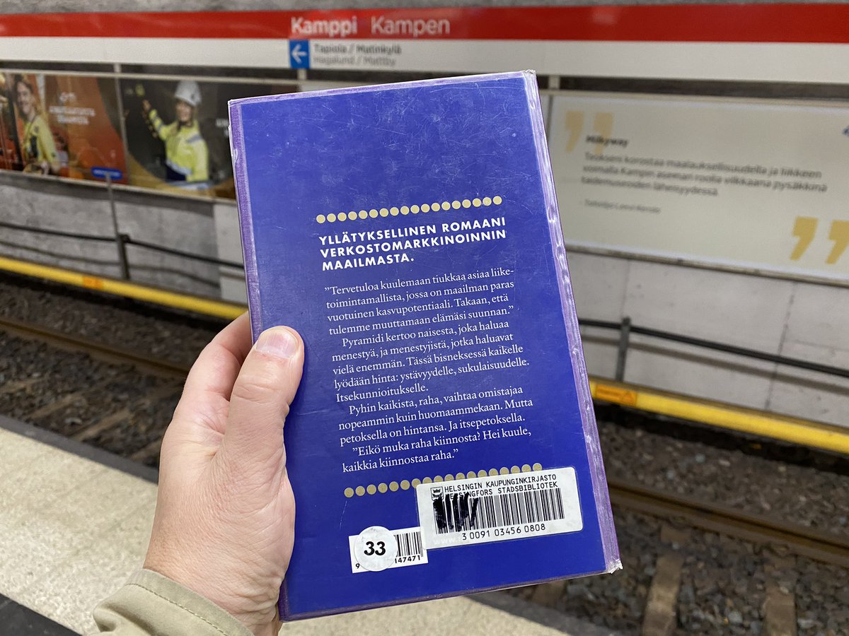petterij's tweet photo. Kävipä tuuri: olen etsinyt Pauliina Suden kirjaa #pyramidi, ja nyt se löytyi ilmaiseksi Kampin terminaalista kirjaston poistona. Yksi harvoista romaaneista verkostomarkkinoinnista. Bonuksena lapsuuden suosikki ”3 etsivää”. https://t.co/jPvZfKAcT4