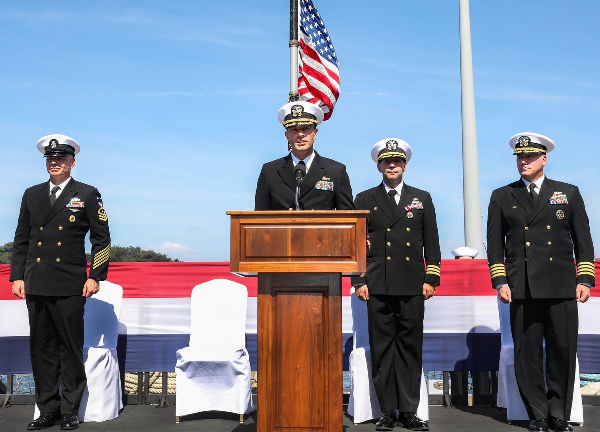 US7thFleet's tweet photo. The @USNavy's #USSBenfold #DDG65 held a change of command ceremony at @CFAY_Japan, Oct. 5, 2021.
Cmdr. Marcus Seeger relieved Cmdr. Jeremy Carlson as commanding officer.
#CTF71 #DESRON15 #US7thFleet https://t.co/C8T4wRO36z