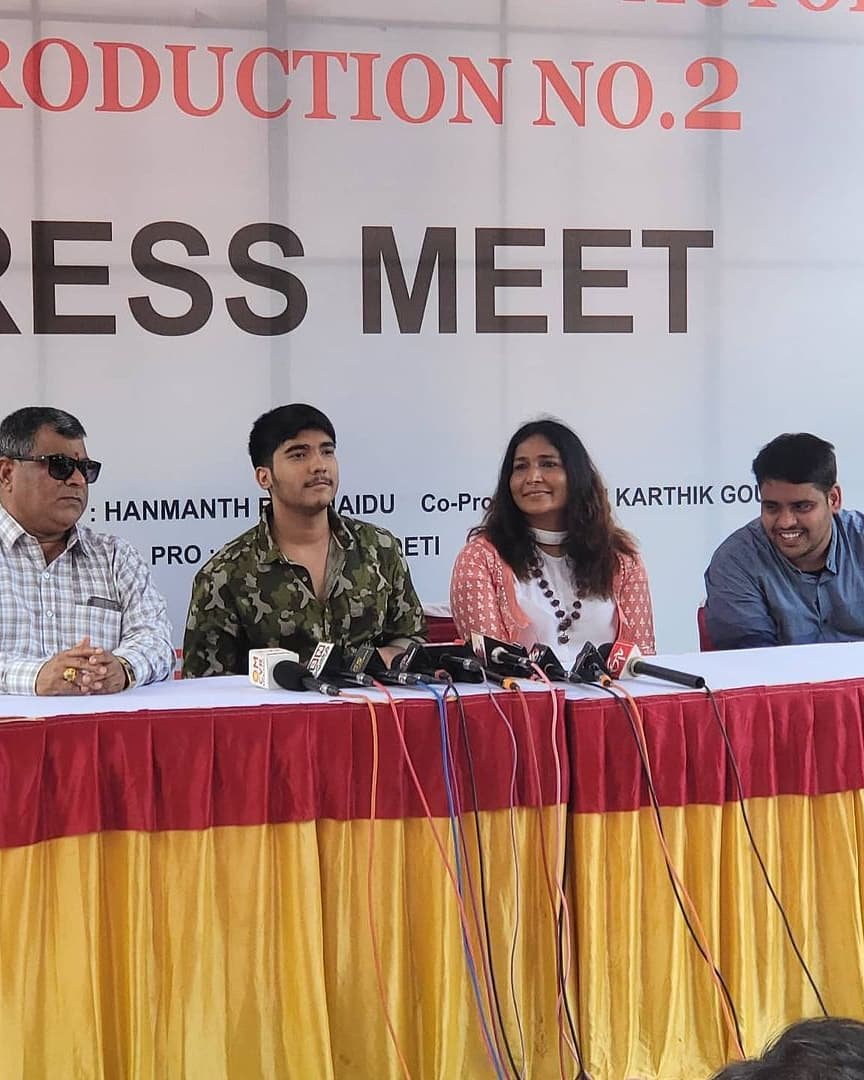 PadmajaFilms's tweet photo. Launch of our second project at Annapurna studios

Director : #VVRushika
Producer : #HanumanthaRaoNaidu

@vvrushika @jadisaikarthik @PadmajaFilms https://t.co/hjCtWaPcXb https://t.co/iXmyKG1Pyu