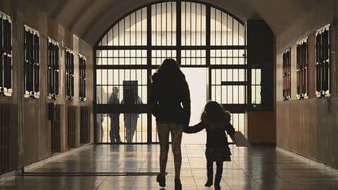 Il rapporto tra genitori detenuti e figli minori è fondamentale e va mantenuto e sostenuto.
leggi qui --> bit.ly/3FmvysN