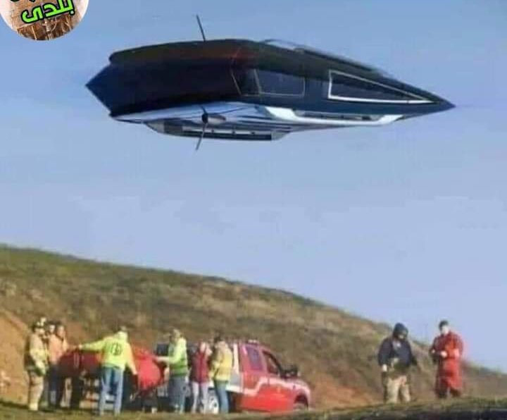 ده مش مكوك فضائي دي عربيه عاديه سايقها واحده ست لو مش مصدق اقلب الصوره 😁🤦😂😂😂😂