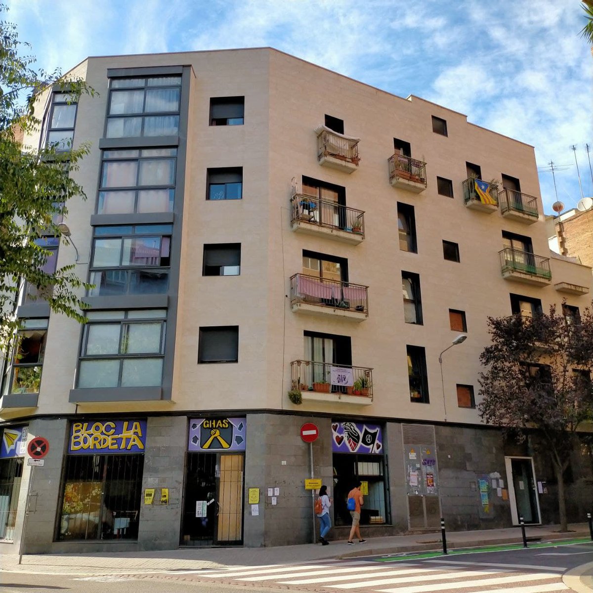 ⚡️EL BLOC LA BORDETA ÉS DE TOTES⚡️

Avui tenim una reunió amb @Ajuntament_BCN per parlar de la situació  Bloc
mentrehem començat un dialeg amb <a href="/sareb/">Sareb</a> i esperem resposta del <a href="/govern/">Govern de Catalunya</a>

#PlanLaBordeta
Qué passa amb el bloc ? 
<a href="/plasareb/">PLA SAREB ⚡️ #TenimLaSolució</a> <a href="/PlanSareb/">Plan Sareb</a>

[obrim fil]