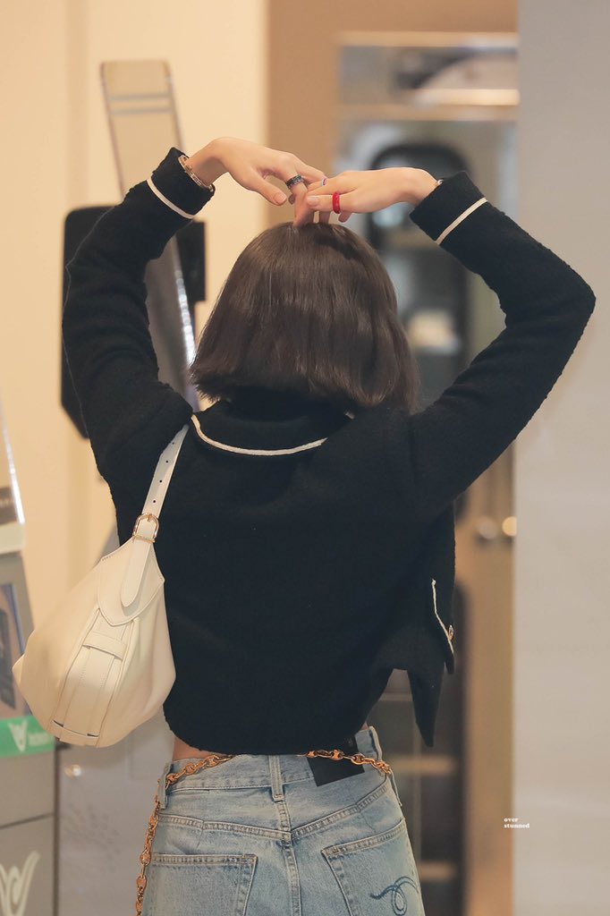 over_stunned's tweet photo. 211004 인천출국

#블랙핑크 #리사 #LISA 
#BLACKPINK @BLACKPINK https://t.co/GNRMlOfzSd
