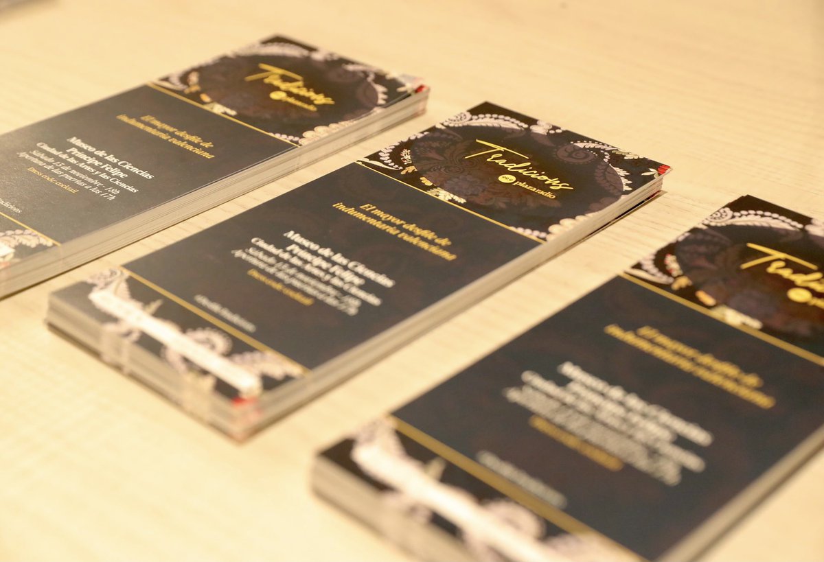 Reunión con los indumentaristas participantes del #DesfileTradicions 😊
La maquinaria está en marcha para realizar el mayor desfile de #indumentariavalenciana de la historia‼️
¡Estad atentos a nuestras redes! 😉 
@999plazaradio