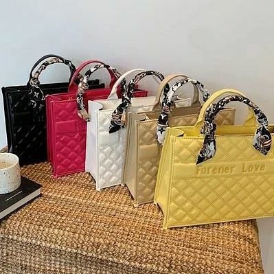 BibbysPlace's tweet photo. Classy bags for just 5k only. https://t.co/P7FIPwD2fU https://t.co/PDmlkhOYCl