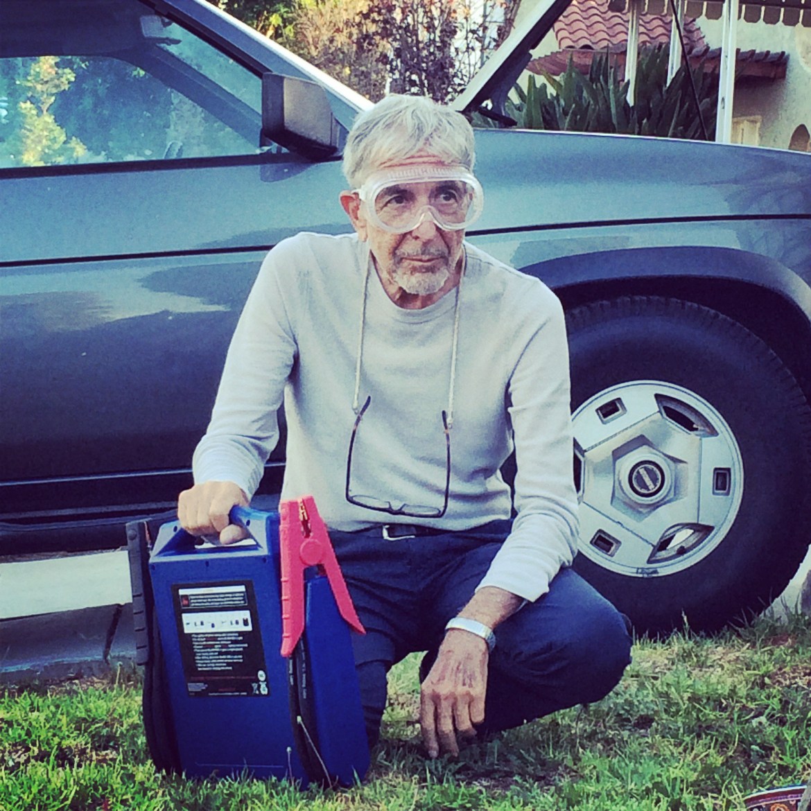 TheDailyLeonard's tweet photo. No context #LeonardCohen https://t.co/xZmhOMCRjc