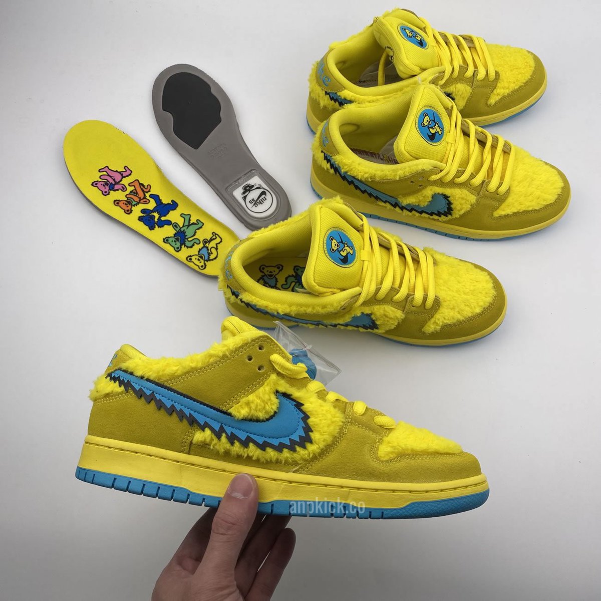 ogallanoby's tweet photo. @novocrypto @NFT_NYC @BoredApeYC If you want a statement shoe, these Nike Sb dunk low x grateful dead have got to be up there! https://t.co/4CmMZSXLvC
