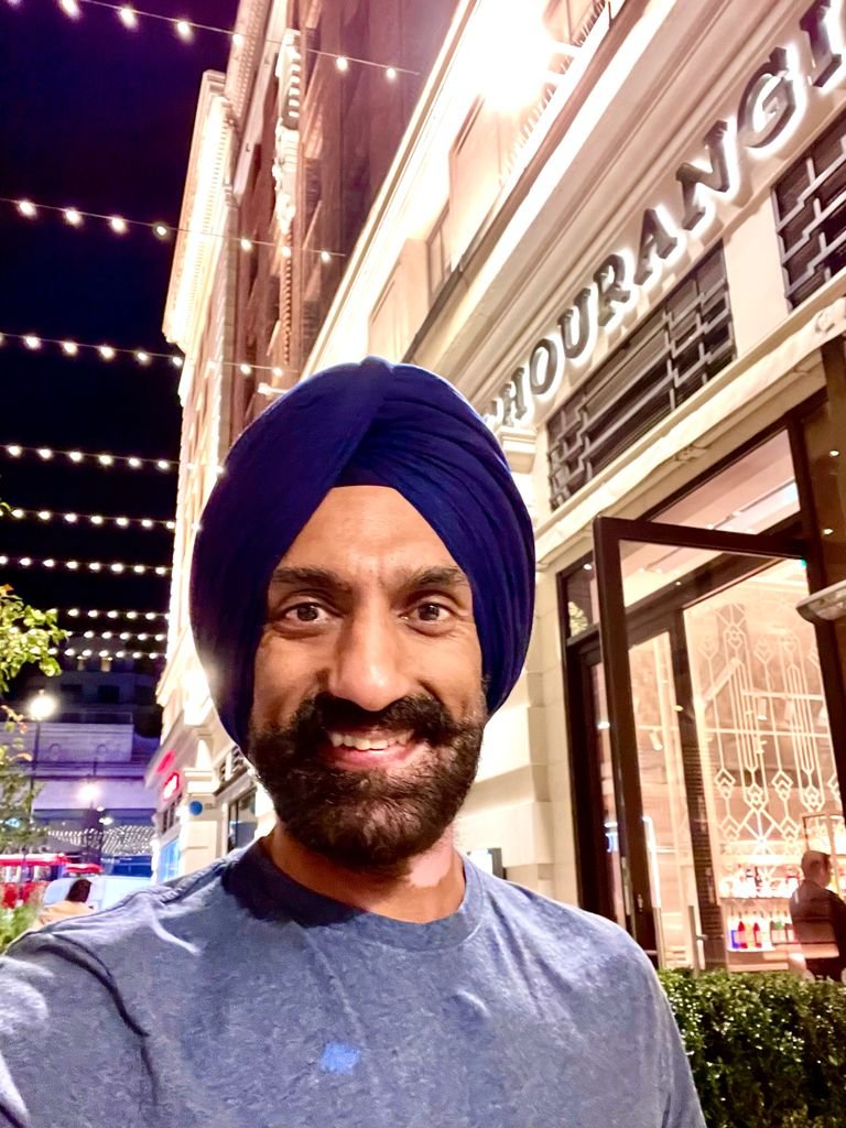 jollygoodchef's tweet photo. The big day has finally arrived! Welcome to the Grand Opening of #ChourangiLondon 😊🙏
. 
. 
. 
#launchday
#restaurantsinlondon #newinlondon #indianrestaurantsinlondon #chefjolly #chefsinlondon #ilovemyjob #happy #joy #grateful #feelinglucky #grandopening https://t.co/RlfwHK1f90