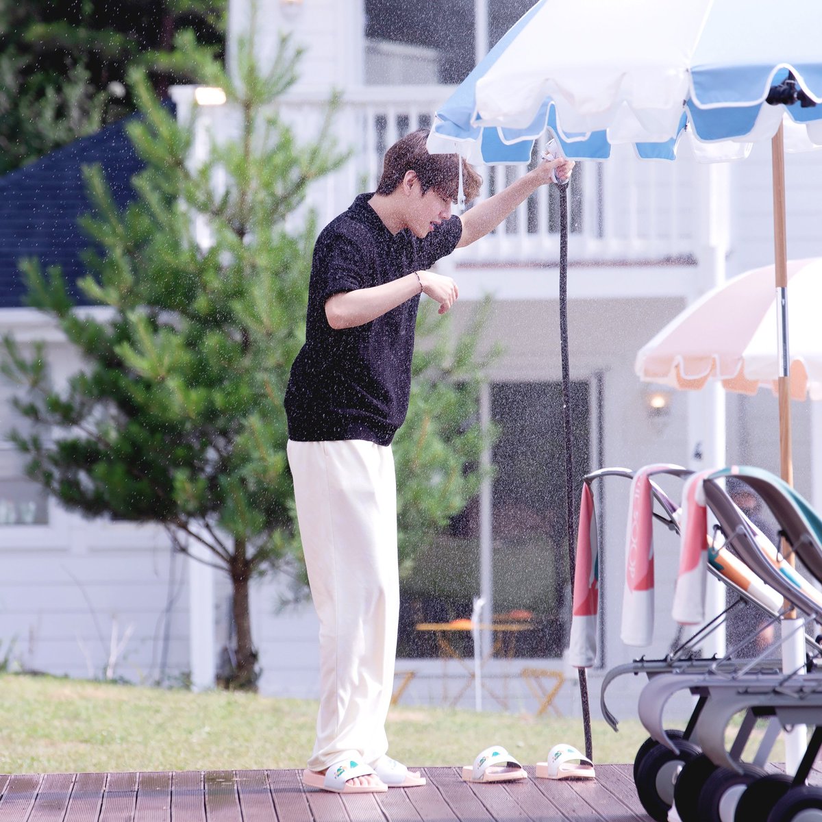 tkchronicles's tweet photo. WE GONNA GET WET HAIR TAEHYUNG AND JUNGKOOK https://t.co/vrE0ut9maH