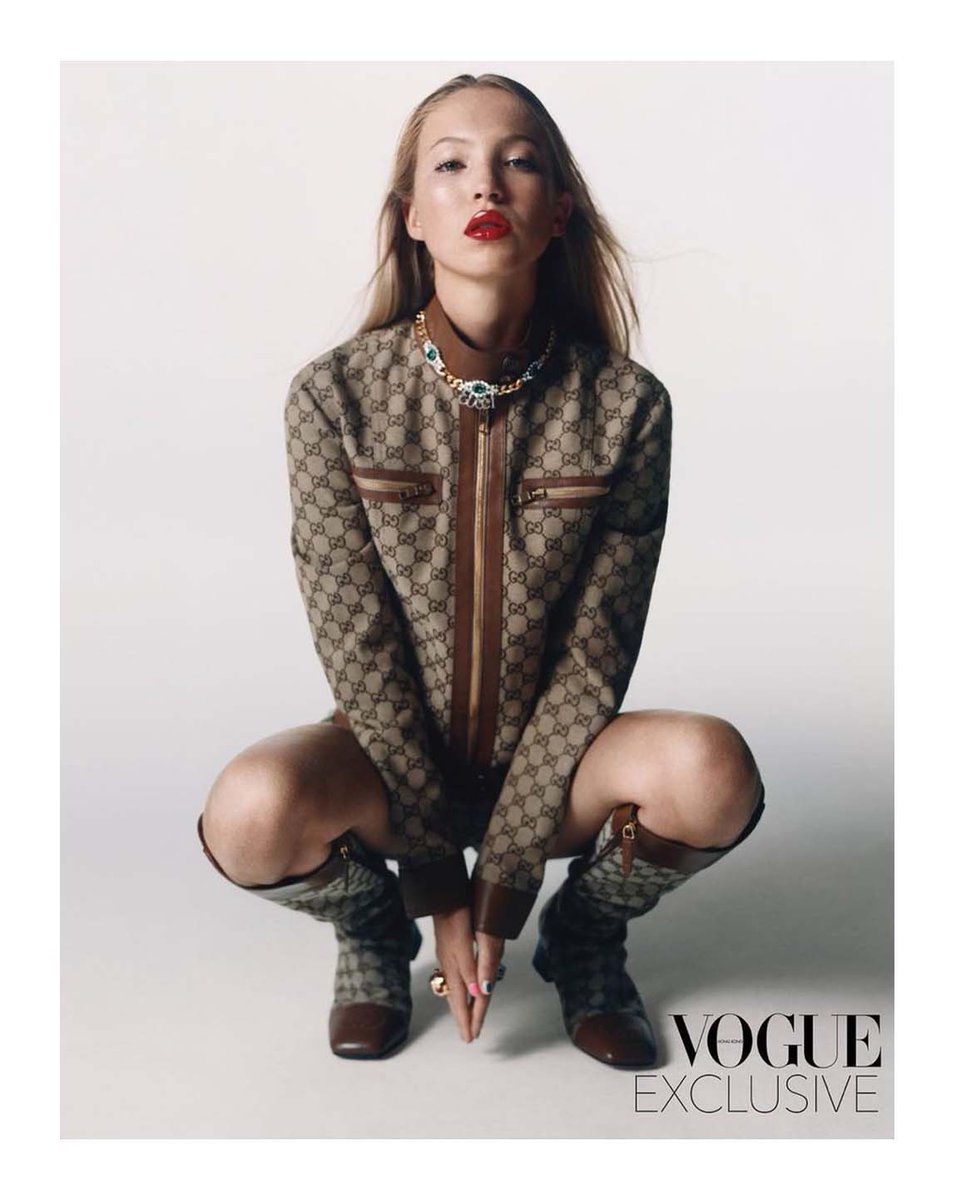 gucci_jp's tweet photo. #VogueHongKong 10月号の表紙と特集ページより、クリエイティブ・ディレクター #AlessandroMichele がデザインした #GucciAria コレクションのルックをまとったライラ・グレース・モス #LilaMoss を #FelixCooper が撮影。
Styling by @PWilsonStyle
#GucciEditorials https://t.co/oFFd6LK9Ax