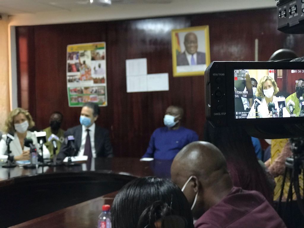 Firmamos un convenio de colaboración con el Gobierno de #Ghana para desarrollar varios proyectos de formación de formadores, transferencia de know-how, formación a emprendedores del sector #turismo y la participación de Ghana en la cumbre #FutureOfTourism de Barcelona.

#África