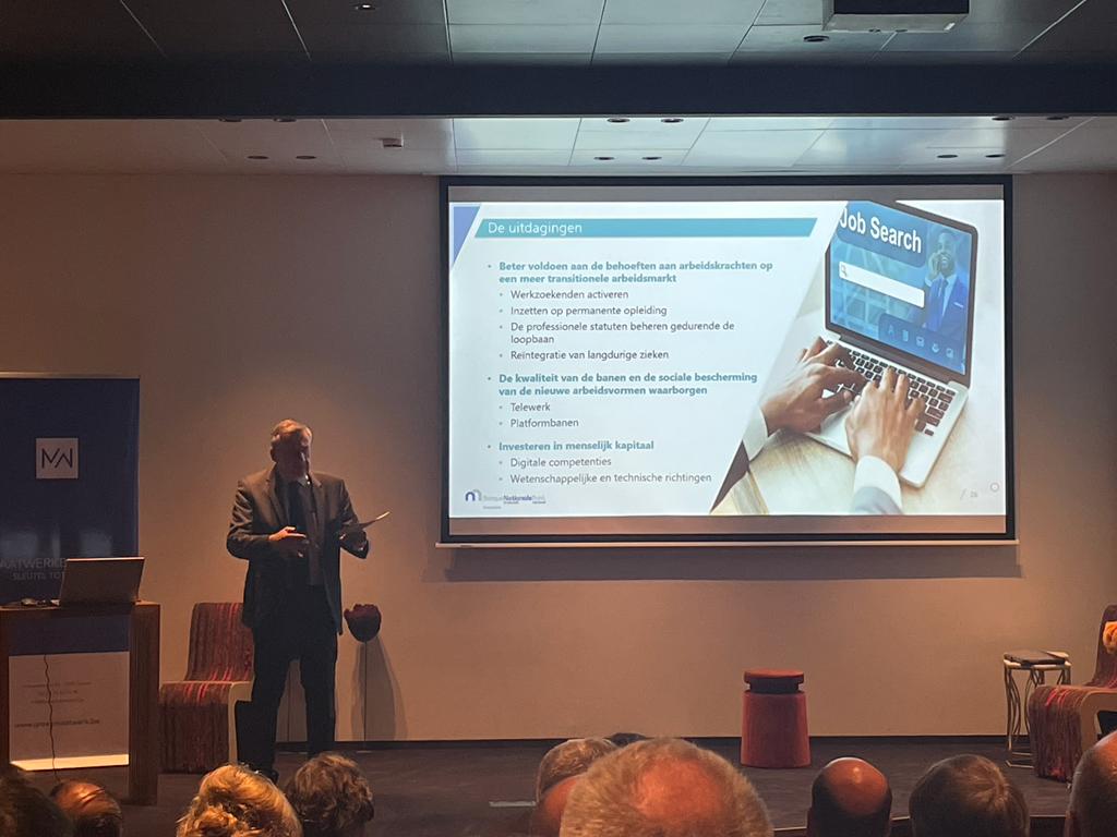 Uitdagingen voor de toekomst volgens <a href="/StevenVanackere/">Steven Vanackere</a>. Inactieven aan het (deeltijds-) werk.  Maatwerk dus! #congresgroepmaatwerk