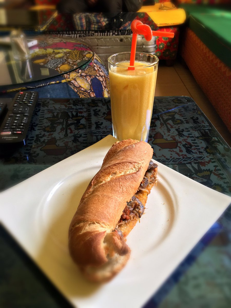 Penjaland's tweet photo. Démarrez votre journée avec un délicieux sandwich escargots + un 100% pur jus de cassimangue😋

À Penjaland, commandez et mangez comme chez vous! Selon vos envies, selon vos humeurs🙂

Fruitement Epicé 🍍🍉🥭🍊🍋🍏🍇 https://t.co/qv8uf5ODRL