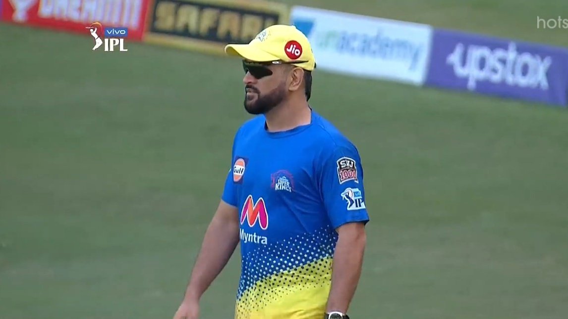 DhoniArmyTN's tweet photo. Dhoni enters the field 🦁🔥 @MSDhoni https://t.co/El4QZiqQ3S