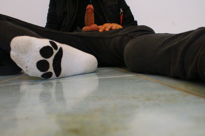 Where are daddy's good boys Who can serve an 11.5 feet and 8 inches cock? ?

#sk8erboy #horny #bigcock