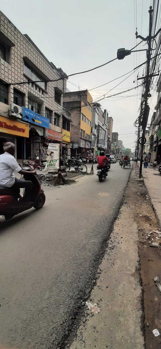 amitkumarnaredi's tweet image. Congratulations @smartcityrkl for doing #smartwork under #smartadministration of @RourkelaMC
1. Keep the main road in pathetic and damaged condition for 4-5 years, let people suffer. 
2. Repair some sections of the road to fool people. 
3. Dig the road again on repaired patches.