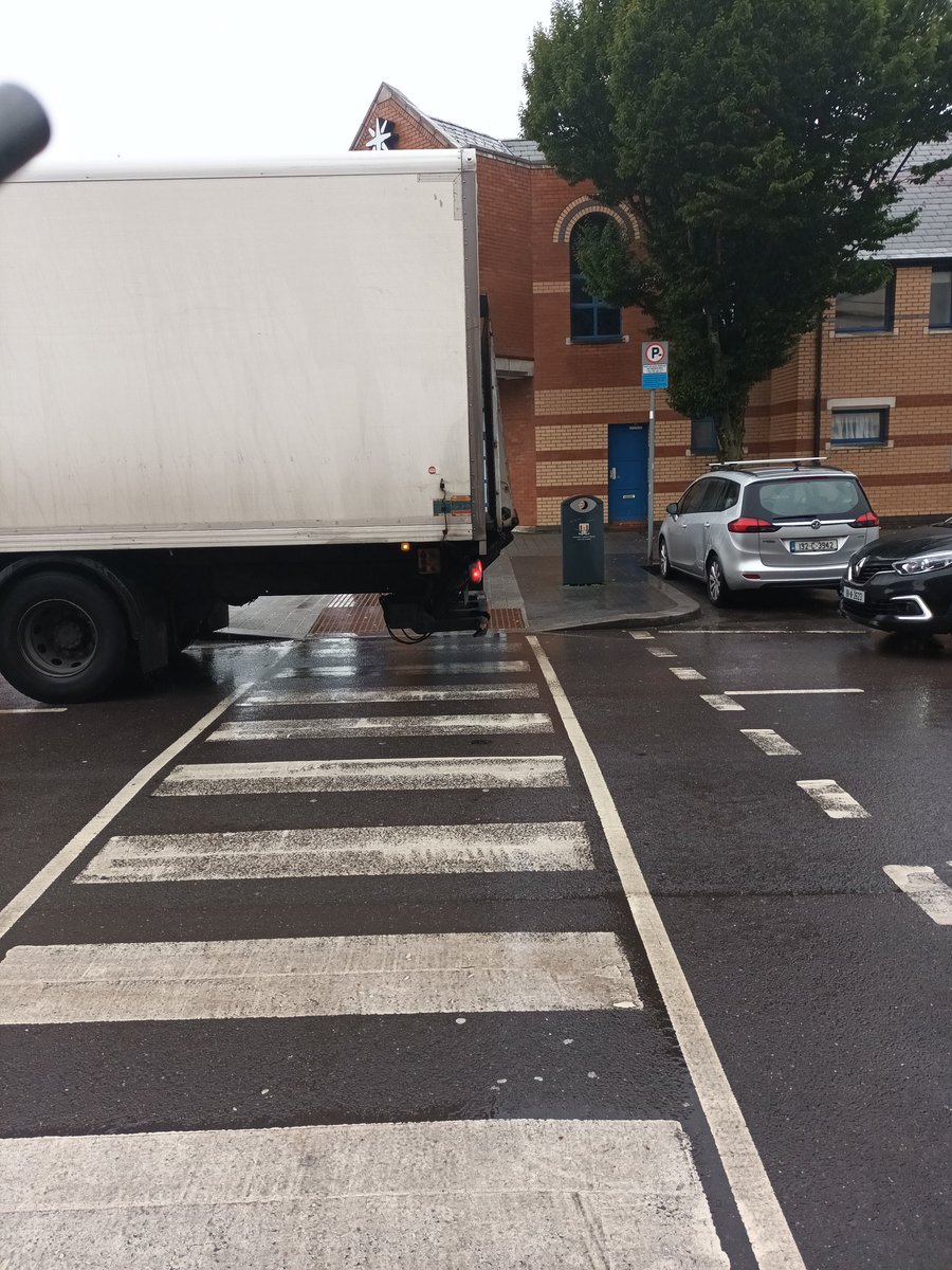 sendboyle's tweet photo. I met this morning with the Principal, Deputy Principal and a parents' representative of the Educate Together School on Grattan Street. There is no dedicated traffic warden for the pedestrian crossing outside the school, on one of the busiest streets in the city. https://t.co/Jn108w5JV0