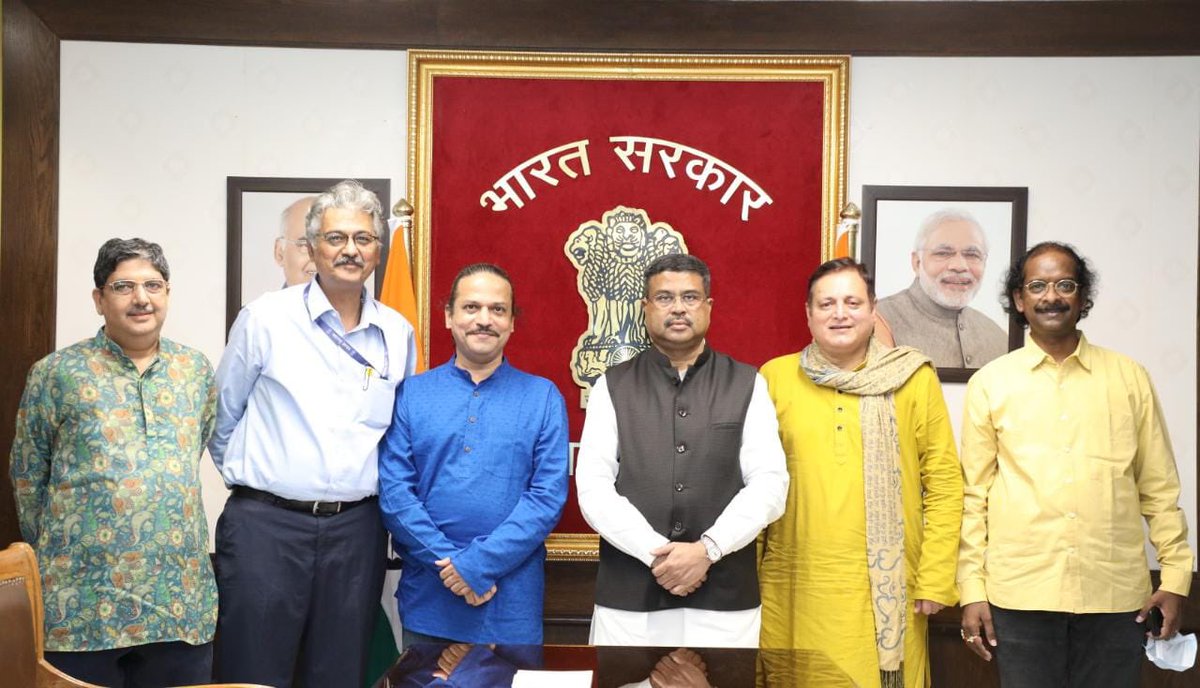 dpradhanbjp's tweet photo. Glad to meet Padma Shri Manoj Joshi ji in my office today. We had good discussions on promoting applied arts, and ways to enhance the educational &amp; learning experience at Sir J.J. School of Art, one of the pioneering institutes of fine art education in India. @actormanojjoshi https://t.co/Nf3d47TVsv