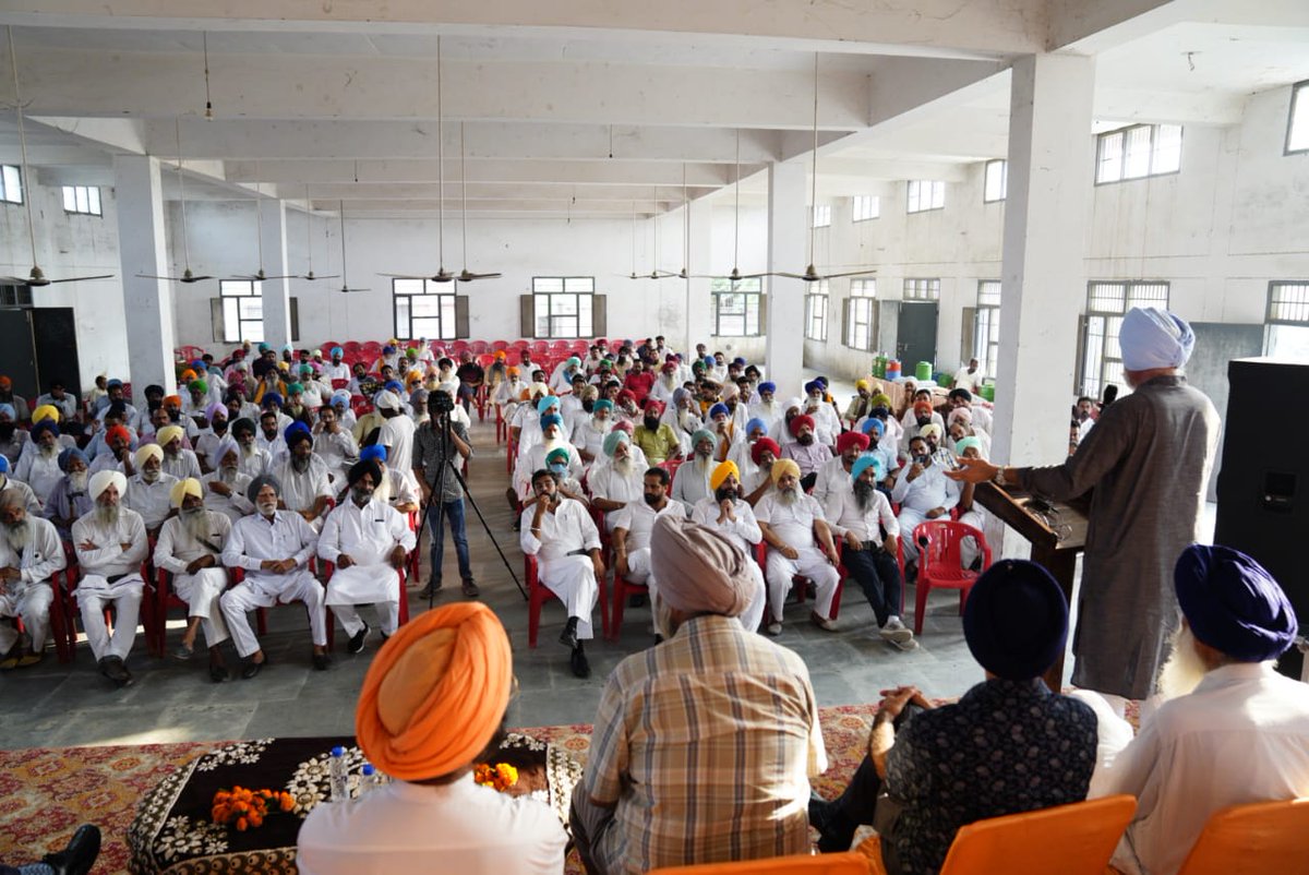 RusyKohli's tweet photo. ਸਾਂਝ ਸੁਨੇਹਰਾ ਪੰਜਾਬ ਮੰਚ ਫਿਰੋਜ਼ਪੁਰ ਵਿਖੇ 
#SanjhaSunehraPunjabManch held a town-hall meeting at Ferozepur. #Farmers shared their angst at the #LakhimpurKheri massacre, misappropriation of subsidy on farm implements, misuse of 'Shamlat' land, etc. @ambkcsingh @RaisinaSeries @SSPmanch https://t.co/Nu2JTN9TZq