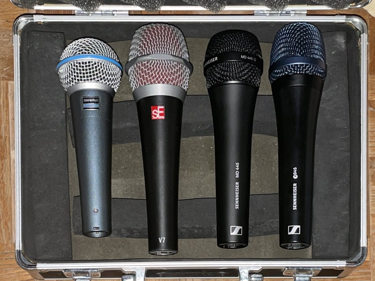 madyasu's tweet photo. ギターコレクターならぬ、マイクコレクターです…コレクターという割りに少ないですが。
この度、 #MD445 が新たに仲間入りしました。
楽しみです♬
#BETA58A #V7 #MD445 #e945 #SHURE #SEELECTRONICS #SENNHEISER https://t.co/XtutP4rpTo