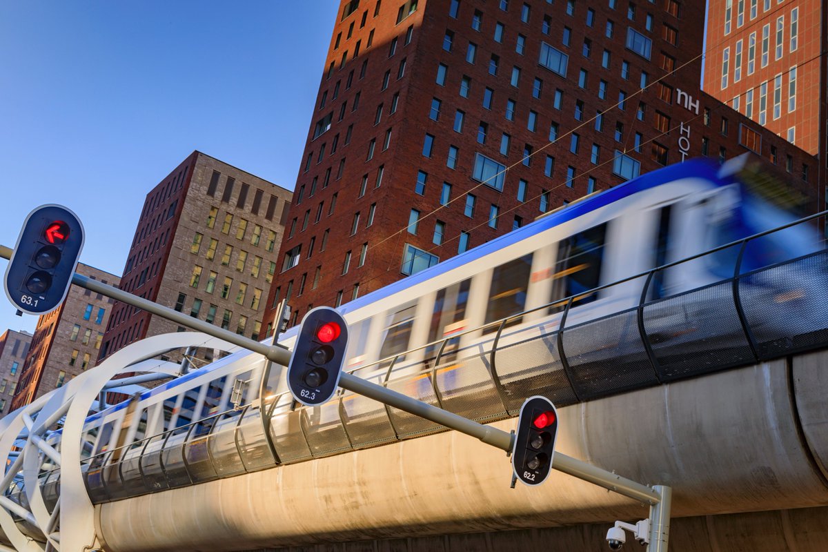 Werkgevers van 'The Hague Connected' slaan gezamenlijk handen in één voor 'spreiden en mijden'. Samen met de <a href="/Rijksoverheid/">Rijksoverheid</a>, <a href="/zuid_holland/">Provincie Zuid-Holland</a> en de <a href="/GemeenteDenHaag/">Gemeente Den Haag</a> spreken zij zich uit en zetten zich in om de spitsdrukte tegen te gaan.

economicboardthehague.org/nieuws/werkgev…