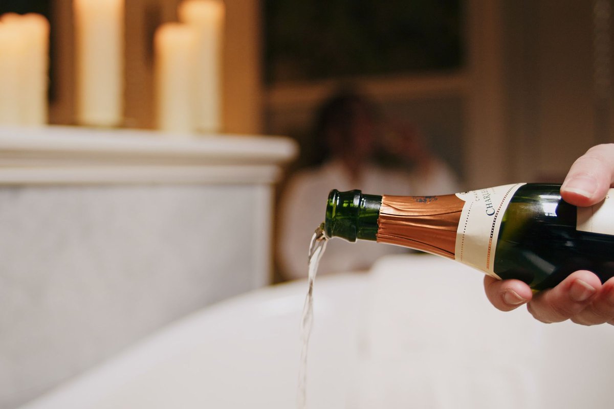 ParisArtDeVivre's tweet image. Money.co.uk revealed the top 20 cities offering the most #luxury per square mile
( #restaurants, #5starHotels, #designershops ) 
Can you guess which European destination took the top spot?  😎✨
bit.ly/3Flclrt @TravelLeisure 
#Paris @Paris
🇨🇵