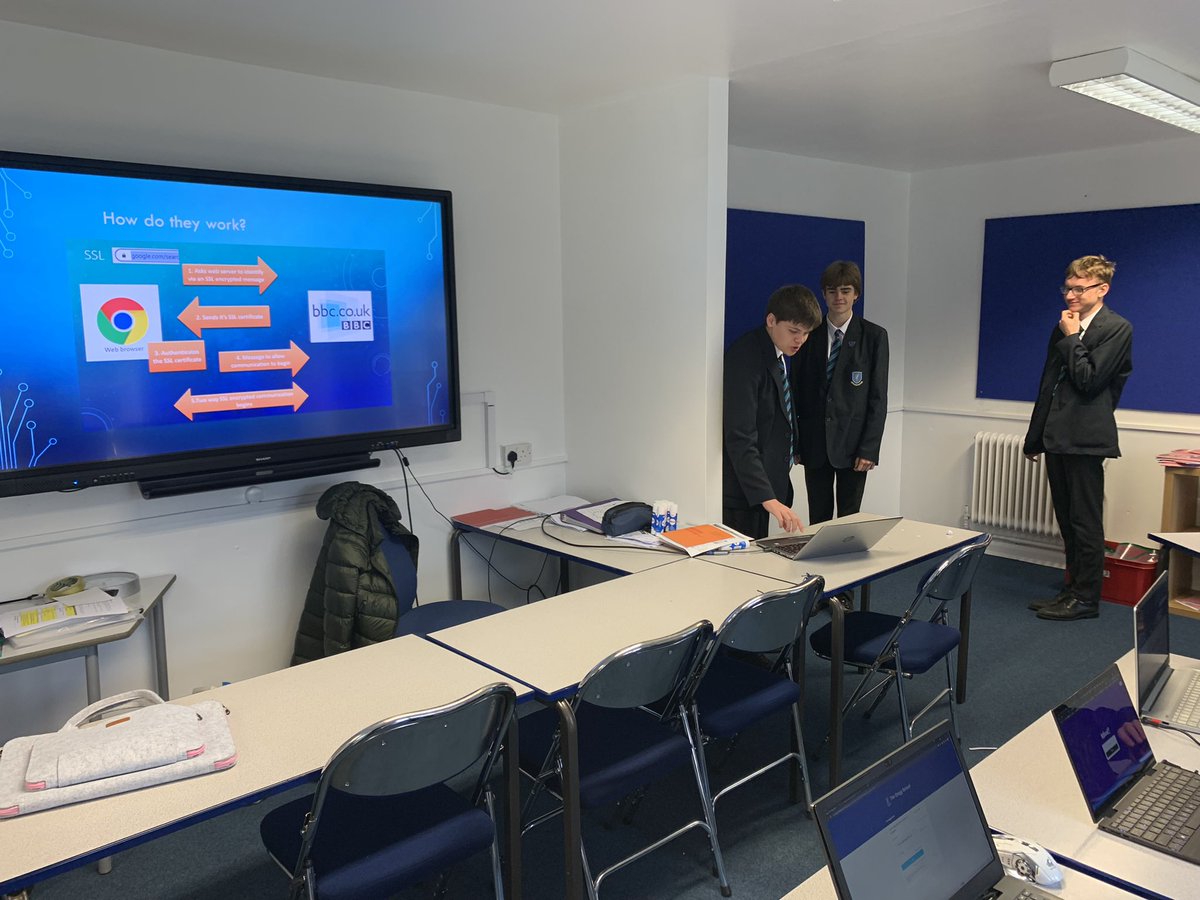 TGS_Computing's tweet image. #TGSYear11 teaching each other some revision topics.