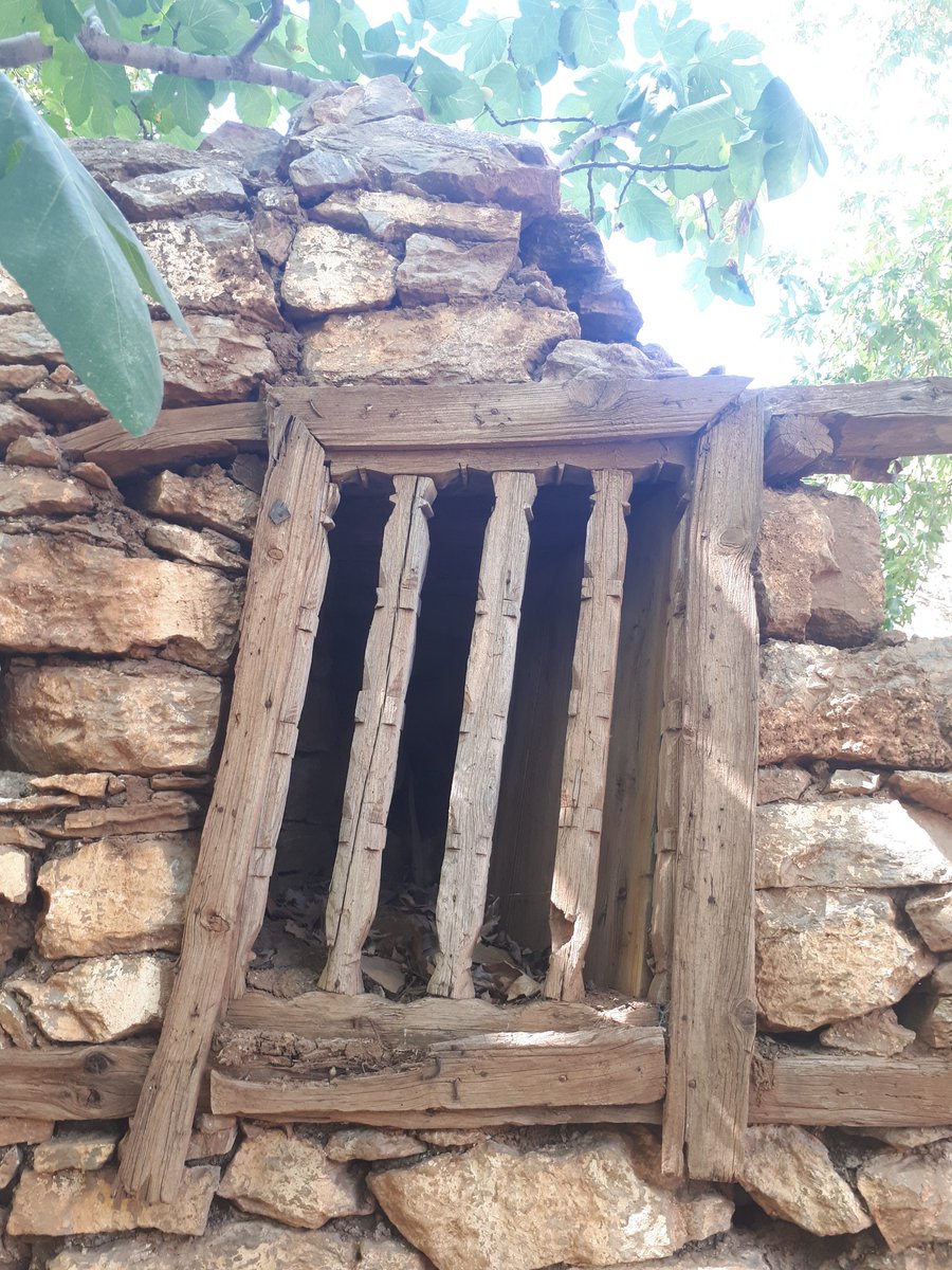 Sanat zamana ustaca kayıt düşmektir.
Bazen taşlar bile yok olabilir..