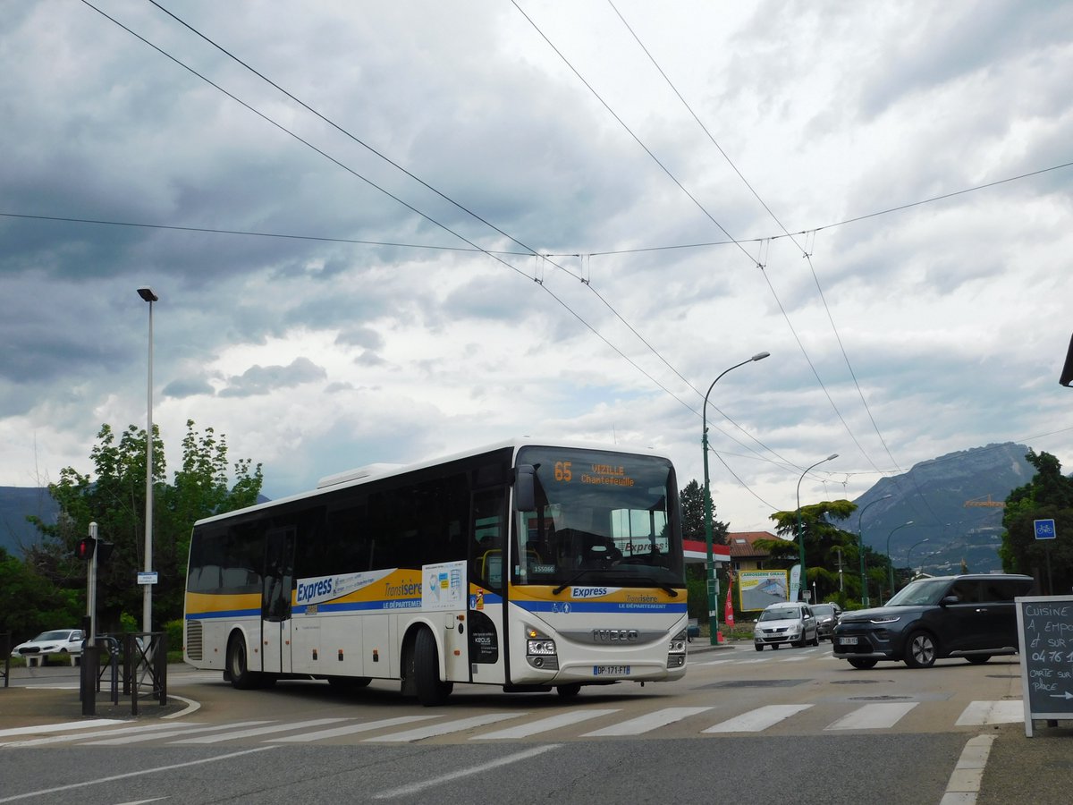 kevin_a38's tweet photo. 🚌Direction Vizille.. avec la ligne flexo 65 en partance de grand'place avec l'IVECO Crossway n°155066 transisere entrant dans le centre d'Eybens. Ligne exploitée par Keolis porte des alpes #tagetmoi #reseautag #ligne65 #flexobus #keolis #eybens @TAG_Grenoble
Bon week-end 😁 https://t.co/3rZhrXr6LG