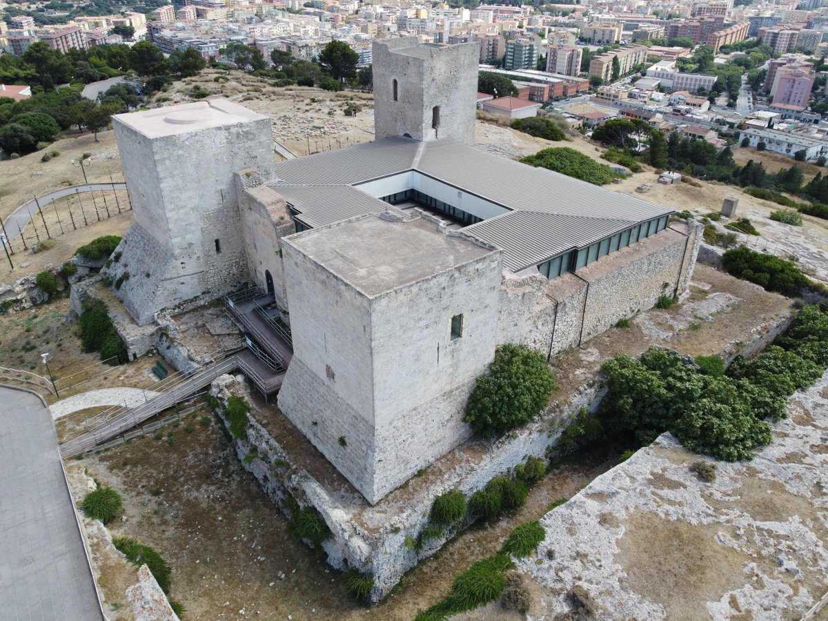 camuartemusei's tweet photo. Il #CastellodiSanMichele è un monumento ricco di storia e uno dei luoghi più suggestivi di #Cagliari. 🏰
Scegli l'itinerario che soddisfa meglio le tue curiosità e prenota la tua visita con le guide di #Orientare 👉 https://t.co/5YzbbOk7u6
Foto di Elisabetta Mannai https://t.co/SRgvKybDxX