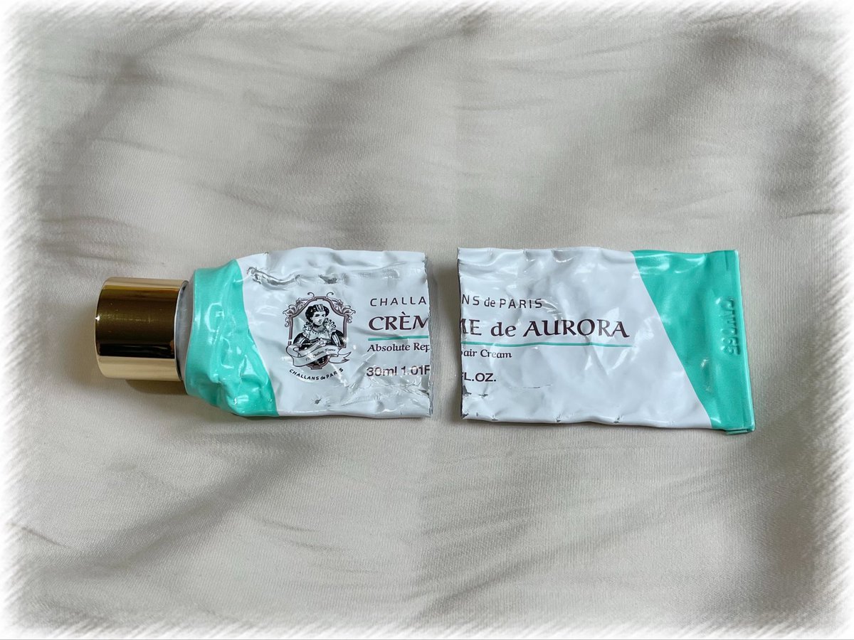 kanae_skin07's tweet photo. ⋆⸜#使い切りスキンケア⸝⋆
✐9/6〜10/1で使い切り🌷

CRÈME de AURORA⌇シャランドパリ

塗り心地が最高に良かったクリーム🍃
するんするんと馴染む滑らかなテクスチャーが気持ち良い💭

乾燥肌の私には保湿力が少し物足りなかったので、寝る前に保湿力高めのクリームを重ね塗りして使用しました◎ https://t.co/wMMmgRlLjs
